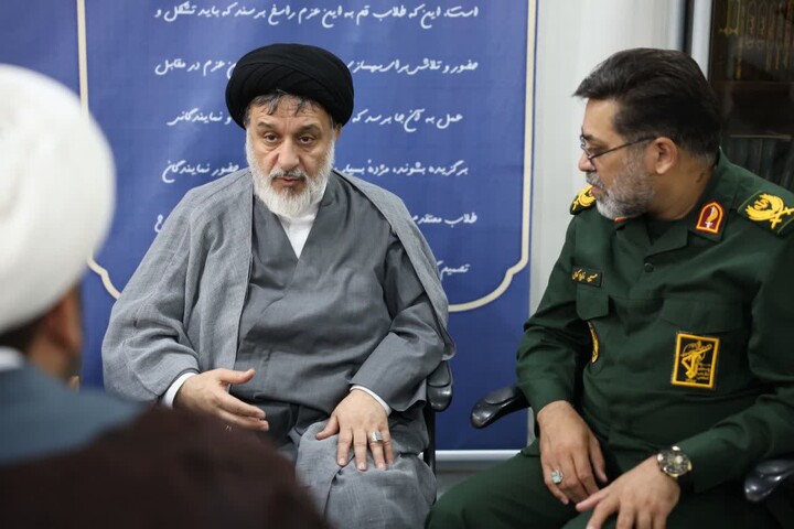 تصاویر / دیدار فرمانده سپاه انصارالحسین(ع) با رئیس مجمع نمایندگان طلاب و فضلای حوزه‌های علمیه قم