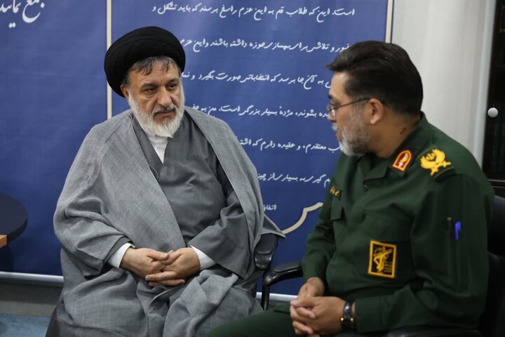 تصاویر / دیدار فرمانده سپاه انصارالحسین(ع) با رئیس مجمع نمایندگان طلاب و فضلای حوزه‌های علمیه قم