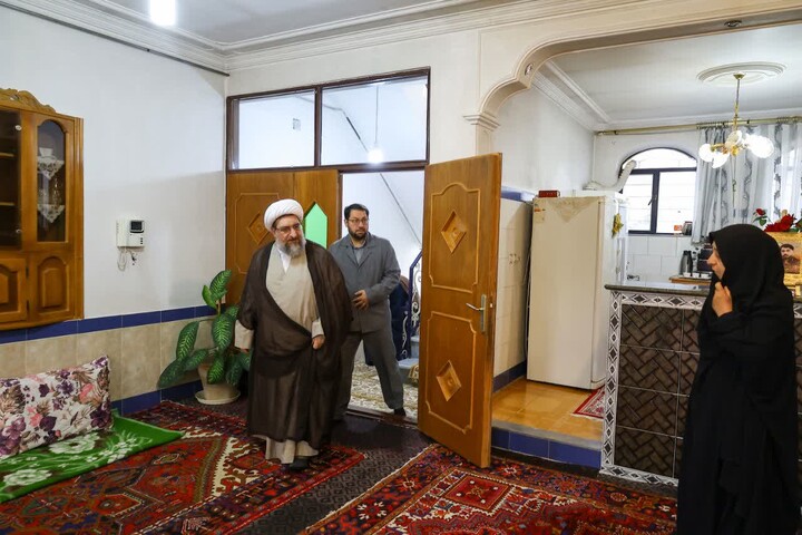 تصاویر / دیدار نماینده ولی فقیه در آذربایجان شرقی با خانواده «شهید علی یگانه» در ملکان