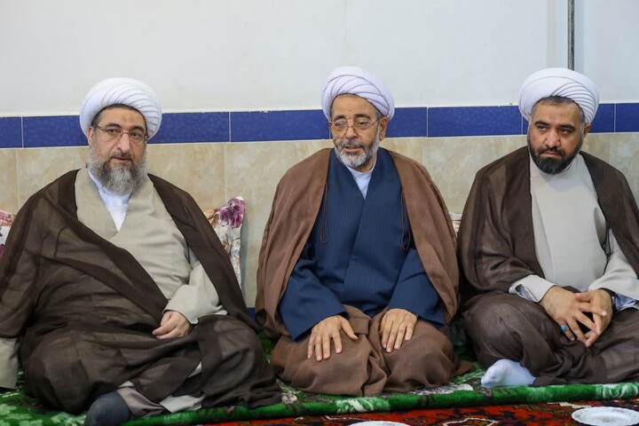 تصاویر / دیدار نماینده ولی فقیه در آذربایجان شرقی با خانواده «شهید علی یگانه» در ملکان