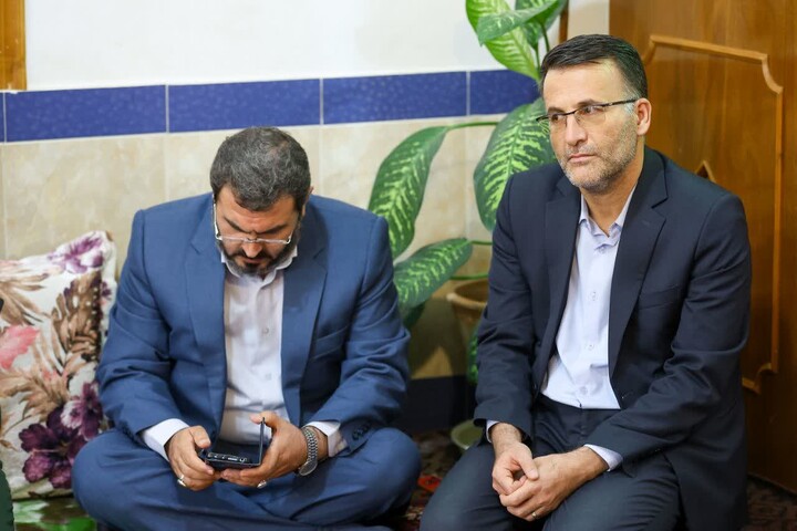 تصاویر / دیدار نماینده ولی فقیه در آذربایجان شرقی با خانواده «شهید علی یگانه» در ملکان