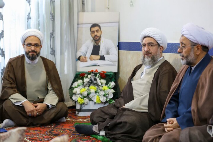 تصاویر / دیدار نماینده ولی فقیه در آذربایجان شرقی با خانواده «شهید علی یگانه» در ملکان