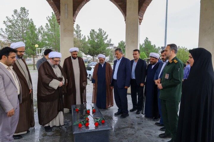 تصاویر / دیدار نماینده ولی فقیه در آذربایجان شرقی با خانواده «شهید علی یگانه» در ملکان