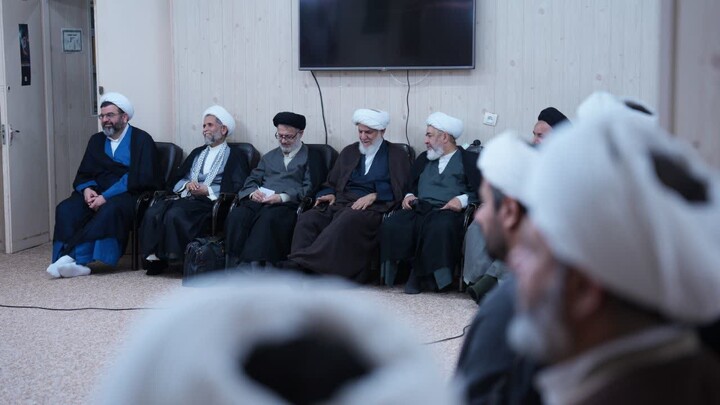 تصاویر/دیدار مسئولان مدارس علمیه و مدیر حوزه علمیه خوزستان با آیت‌الله موسوی جزایری