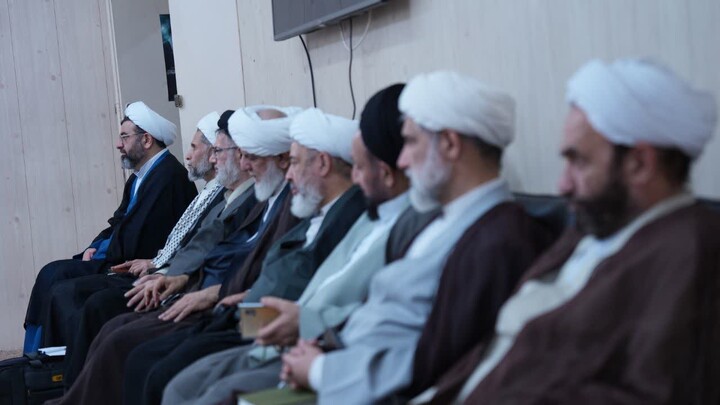 تصاویر/دیدار مسئولان مدارس علمیه و مدیر حوزه علمیه خوزستان با آیت‌الله موسوی جزایری