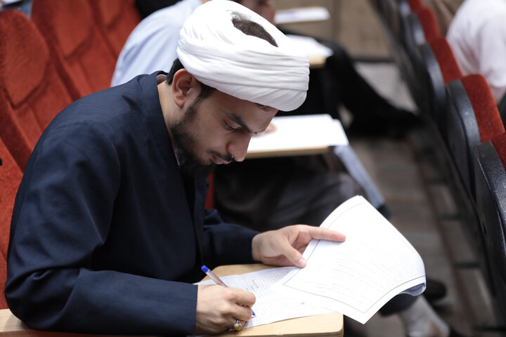 تصاویر/برگزاری آزمون کتبی مسابقات معارفی قرآن کریم، نهج‌البلاغه و صحیفه سجادیه در قم
