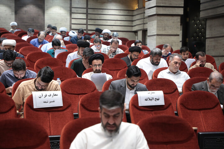 تصاویر/برگزاری آزمون کتبی مسابقات معارفی قرآن کریم، نهج‌البلاغه و صحیفه سجادیه در قم