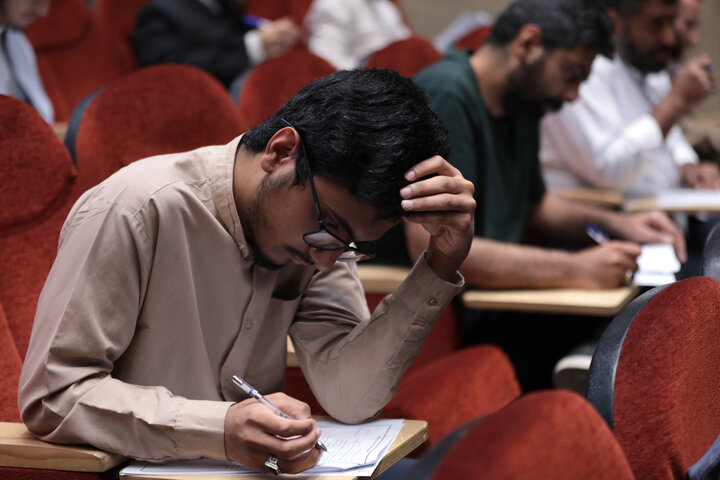 تصاویر/برگزاری آزمون کتبی مسابقات معارفی قرآن کریم، نهج‌البلاغه و صحیفه سجادیه در قم