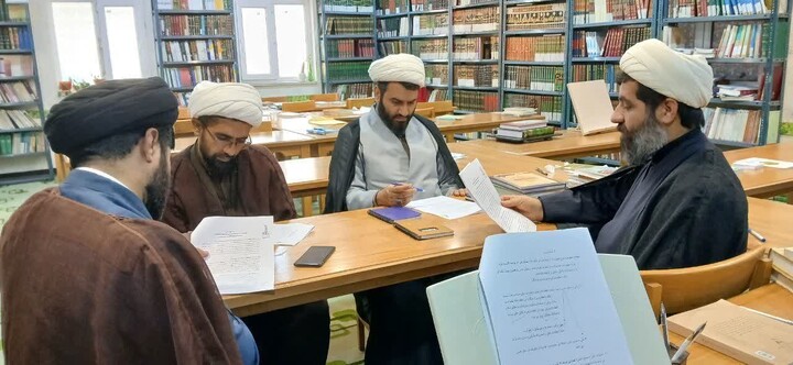 تصاویر/دوره معارف انقلاب اسلامی ویژه اساتید و کادر حوزه علمیه استان خوزستان برگزار شد