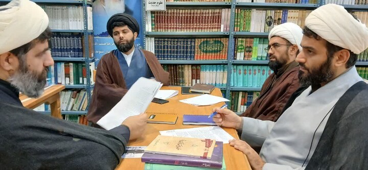 تصاویر/دوره معارف انقلاب اسلامی ویژه اساتید و کادر حوزه علمیه استان خوزستان برگزار شد