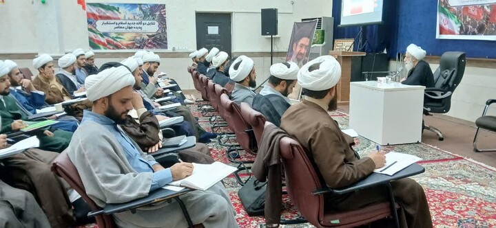 تصاویر/دوره معارف انقلاب اسلامی ویژه اساتید و کادر حوزه علمیه استان خوزستان برگزار شد