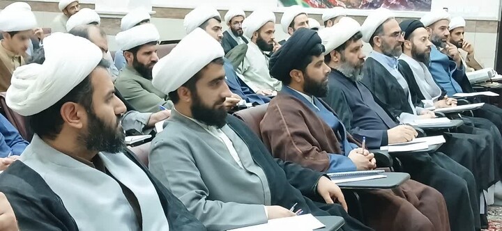 تصاویر/دوره معارف انقلاب اسلامی ویژه اساتید و کادر حوزه علمیه استان خوزستان برگزار شد