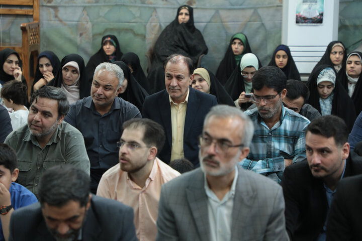 تصاویر/غبارروبی مضجع شریف حضرت موسی مبرقع (ع) در جشن ولادت حضرت زینب (س) / تجلیل از پرستاران نمونه و گروه‌های جهادی