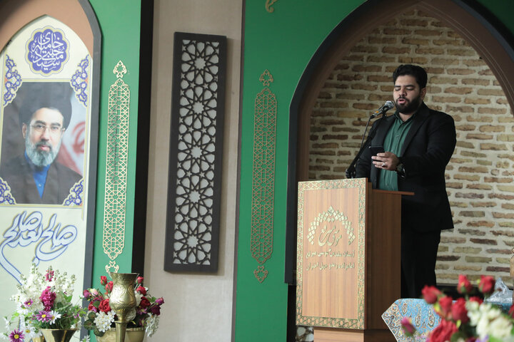 تصاویر/غبارروبی مضجع شریف حضرت موسی مبرقع (ع) در جشن ولادت حضرت زینب (س) / تجلیل از پرستاران نمونه و گروه‌های جهادی
