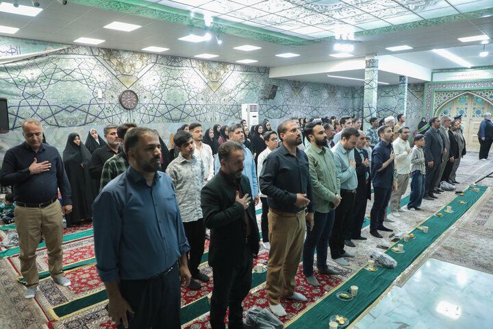 تصاویر/غبارروبی مضجع شریف حضرت موسی مبرقع (ع) در جشن ولادت حضرت زینب (س) / تجلیل از پرستاران نمونه و گروه‌های جهادی