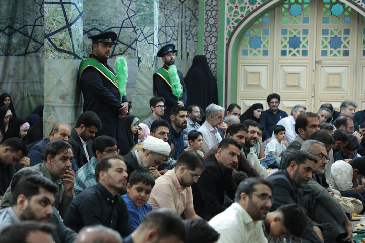 تصاویر/غبارروبی مضجع شریف حضرت موسی مبرقع (ع) در جشن ولادت حضرت زینب (س) / تجلیل از پرستاران نمونه و گروه‌های جهادی