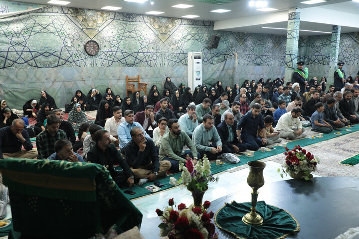 تصاویر/غبارروبی مضجع شریف حضرت موسی مبرقع (ع) در جشن ولادت حضرت زینب (س) / تجلیل از پرستاران نمونه و گروه‌های جهادی