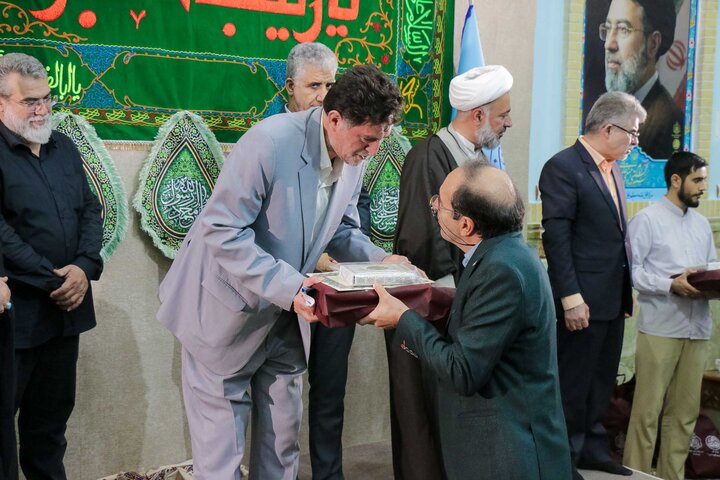 تصاویر/ بزرگداشت استاد گلستانه و تجلیل از ۱۴ پرستار نمونه قم در بقعه علی‌بن‌بابویه(ره)