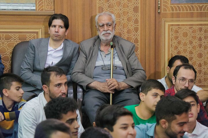 تصاویر/ بزرگداشت استاد گلستانه و تجلیل از ۱۴ پرستار نمونه قم در بقعه علی‌بن‌بابویه(ره)