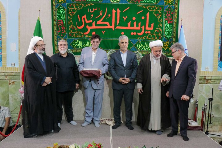 تصاویر/ بزرگداشت استاد گلستانه و تجلیل از ۱۴ پرستار نمونه قم در بقعه علی‌بن‌بابویه(ره)