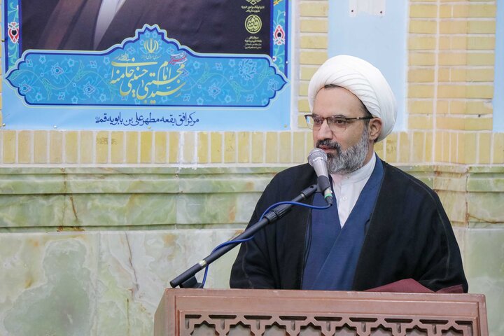تصاویر/ بزرگداشت استاد گلستانه و تجلیل از ۱۴ پرستار نمونه قم در بقعه علی‌بن‌بابویه(ره)
