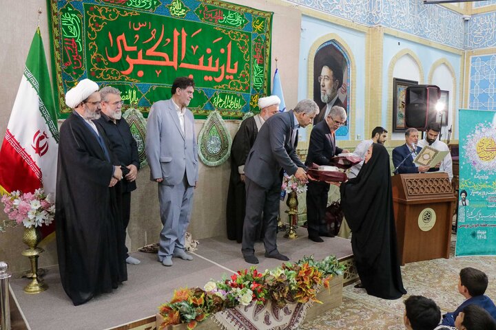 تصاویر/ بزرگداشت استاد گلستانه و تجلیل از ۱۴ پرستار نمونه قم در بقعه علی‌بن‌بابویه(ره)