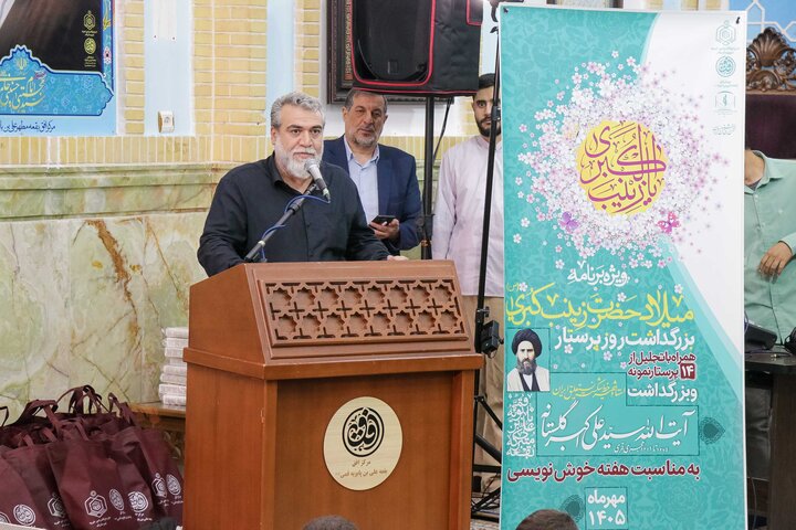 تصاویر/ بزرگداشت استاد گلستانه و تجلیل از ۱۴ پرستار نمونه قم در بقعه علی‌بن‌بابویه(ره)
