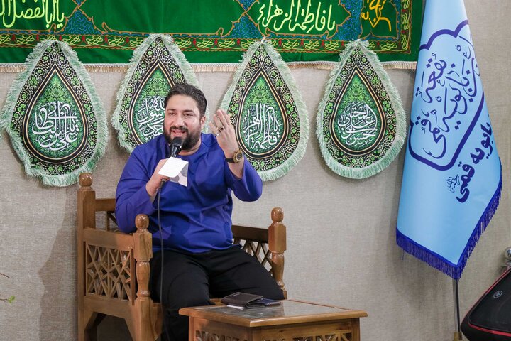 تصاویر/ بزرگداشت استاد گلستانه و تجلیل از ۱۴ پرستار نمونه قم در بقعه علی‌بن‌بابویه(ره)