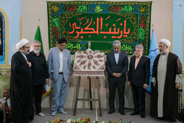تصاویر/ بزرگداشت استاد گلستانه و تجلیل از ۱۴ پرستار نمونه قم در بقعه علی‌بن‌بابویه(ره)