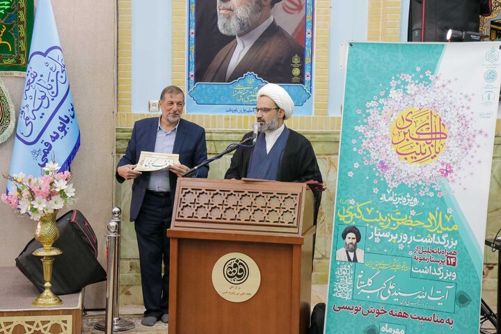 تصاویر/ بزرگداشت استاد گلستانه و تجلیل از ۱۴ پرستار نمونه قم در بقعه علی‌بن‌بابویه(ره)