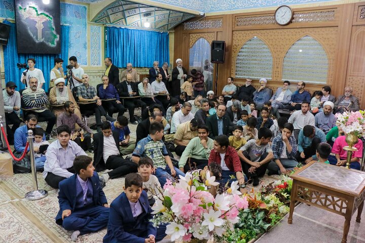 تصاویر/ بزرگداشت استاد گلستانه و تجلیل از ۱۴ پرستار نمونه قم در بقعه علی‌بن‌بابویه(ره)
