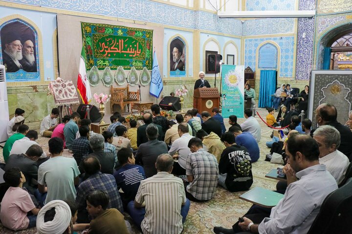 تصاویر/ بزرگداشت استاد گلستانه و تجلیل از ۱۴ پرستار نمونه قم در بقعه علی‌بن‌بابویه(ره)
