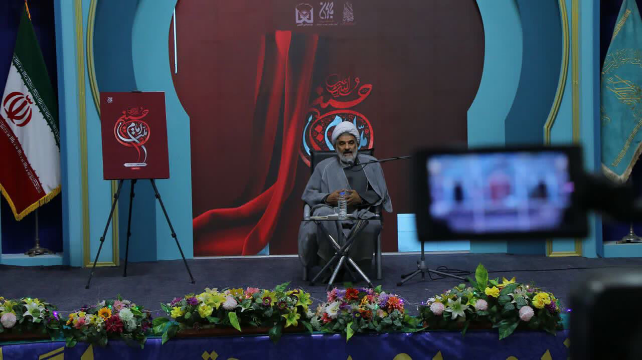 ملت امام حسینی ایران از آرمان‌ها عقب‌نشینی نمی‌کند