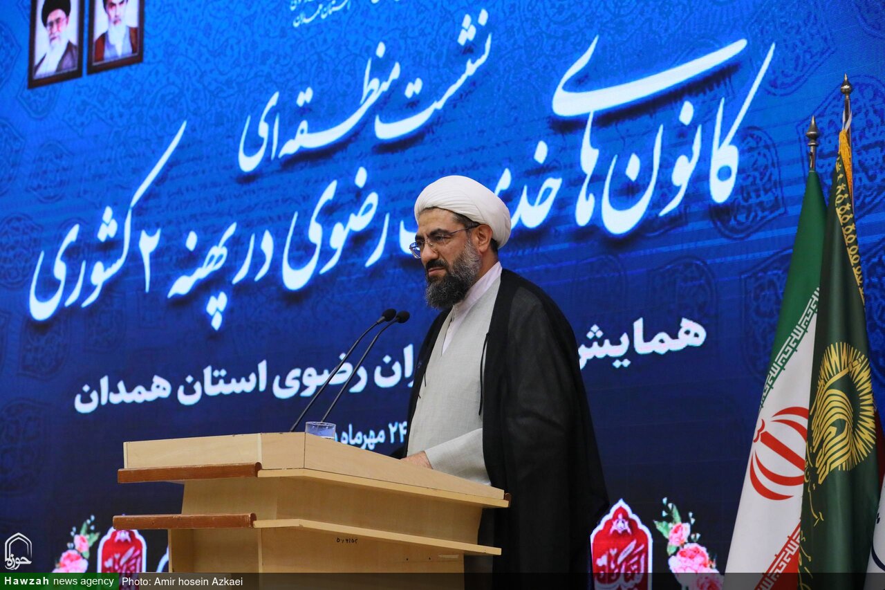 خادمیاران رضوی در کنار خدمات معیشتی، به تقویت باورهای دینی مردم توجه کنند