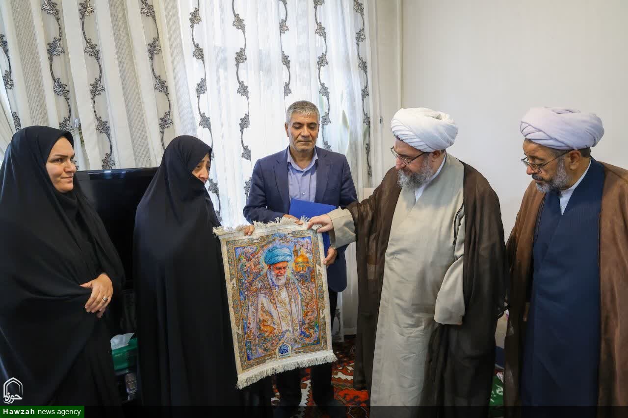 نماینده ولی فقیه در آذربایجان شرقی با خانواده «شهید علی یگانه» در ملکان دیدار کرد