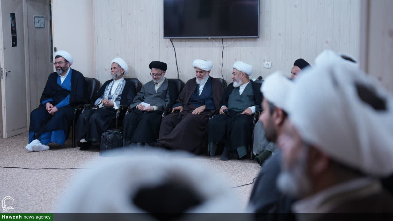 تصاویر/دیدار مسئولان مدارس علمیه و مدیر حوزه علمیه خوزستان با آیت‌الله موسوی جزایری