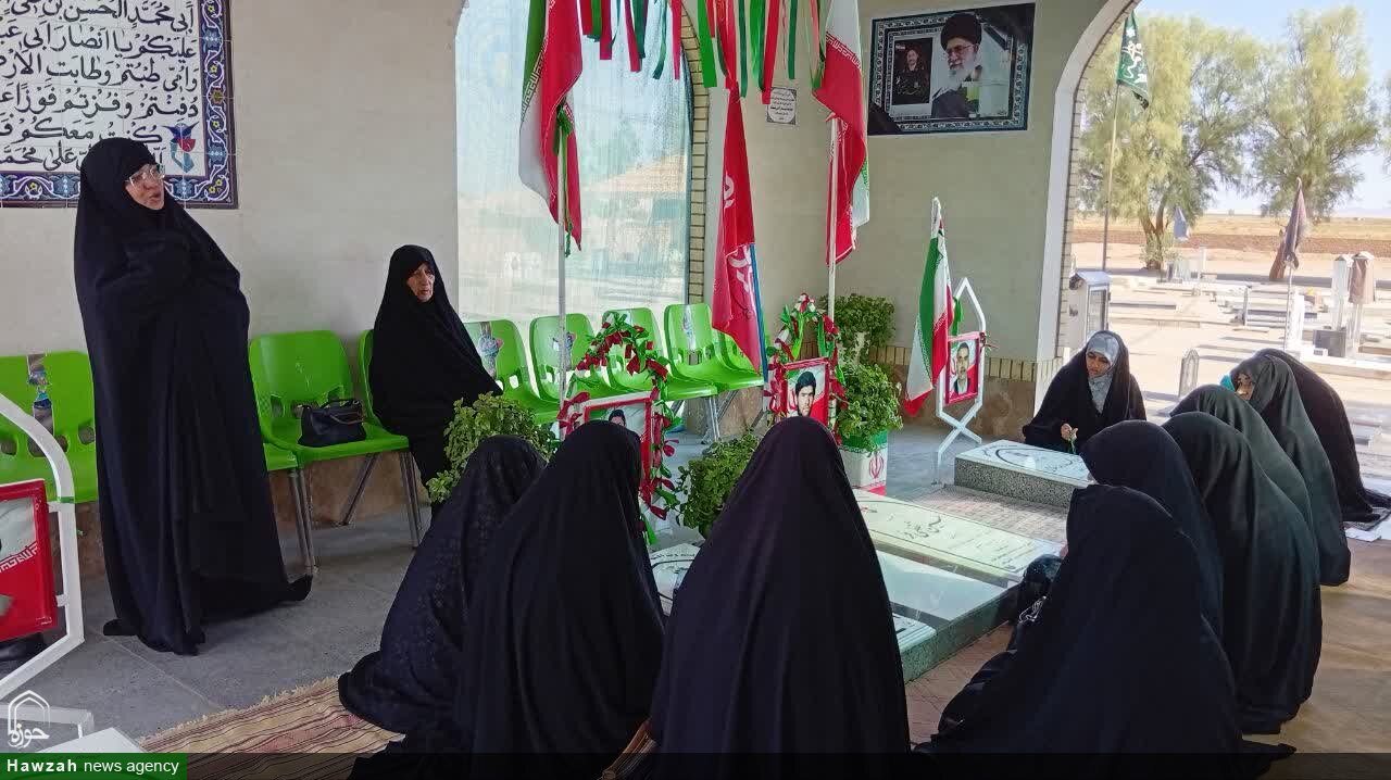 وقتی زائران میلاد حضرت زینب (س) بر مزار «یار دیرین رهبر» حاضر شدند + عکس