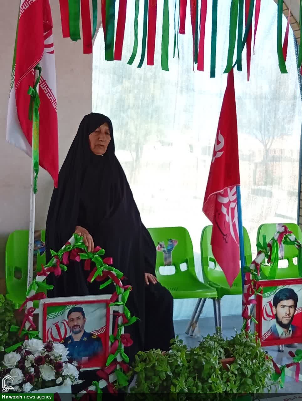 وقتی زائران میلاد حضرت زینب (س) بر مزار «یار دیرین رهبر» حاضر شدند + عکس