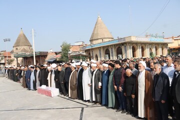 تصاویر/  اقامه نماز بر پیکر حجت‌الاسلام والمسلمین مرحوم شیخ یاسر طاهری از روحانیون ساری