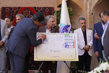 تصاویر/ رونمایی از المان اختصاصی «ایران جان؛ استان مرکزی» با نمادهایی از هویت ساوه