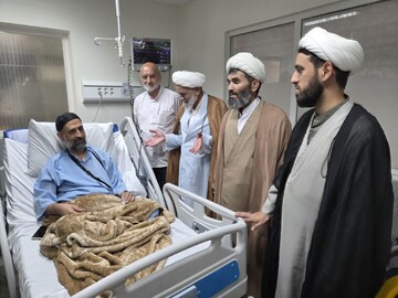 عیادت طلاب و اساتید مدرسه علمیه آیت‌الله مدنی کاشانی از مدیر پژوهش مدرسه