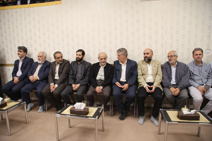 تصاویر / اهدای مدارک تخصصی حفظ قرآن کریم به حافظان همدانی