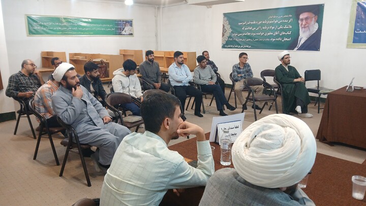 تصاویر / برگزاری کرسی آزاد اندیشی با محوریت تفاهم نامه اسلام آباد در مدرسه علمیه سفیران علویون