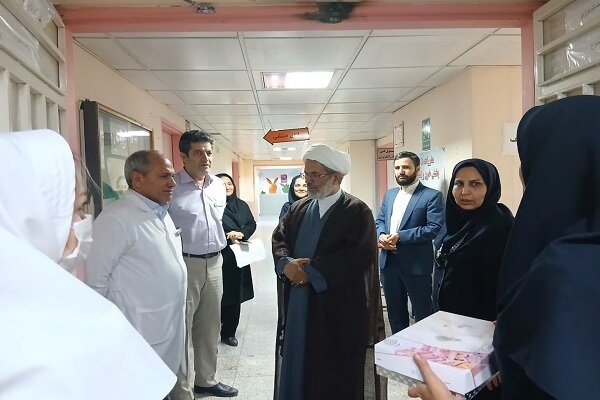 تصاویر/ حضور مدیر حوزه علمیه کرمانشاه، در جمع پرستاران بیمارستان مرحوم دکتر محمد کرمانشاهی