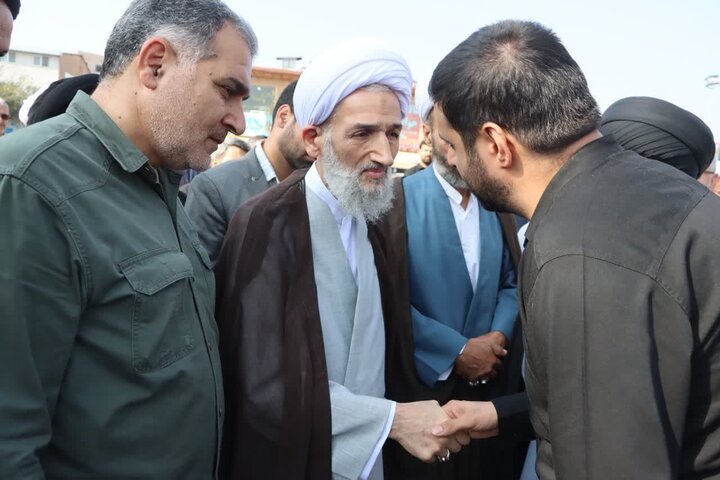 تصاویر/  اقامه نماز نماینده ولی فقیه در مازندران بر پیکر حجت‌الاسلام والمسلمین مرحوم شیخ یاسر طاهری از روحانیون ساری