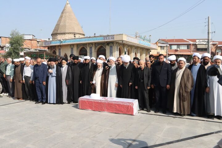 تصاویر/  اقامه نماز نماینده ولی فقیه در مازندران بر پیکر حجت‌الاسلام والمسلمین مرحوم شیخ یاسر طاهری از روحانیون ساری