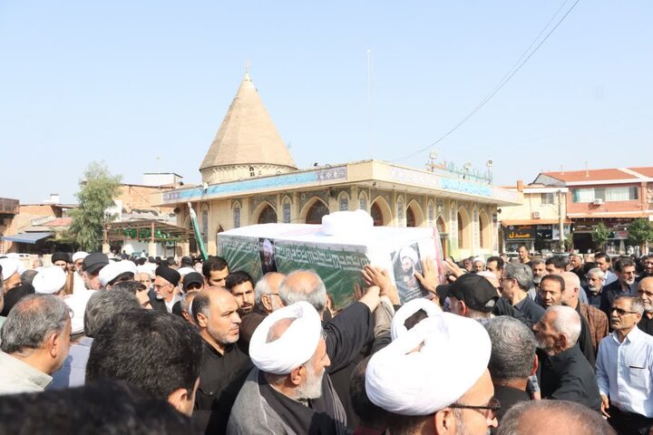 تصاویر/  اقامه نماز نماینده ولی فقیه در مازندران بر پیکر حجت‌الاسلام والمسلمین مرحوم شیخ یاسر طاهری از روحانیون ساری
