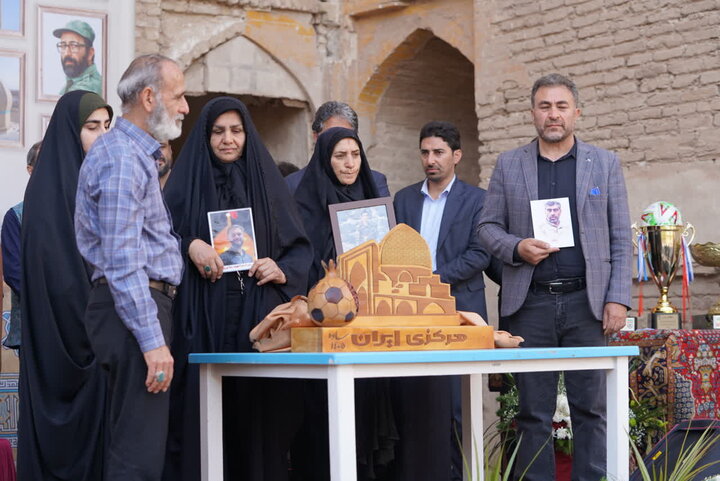 تصاویر/رونمایی از المان اختصاصی «ایران جان؛ استان مرکزی» با نمادهایی از هویت ساوه
