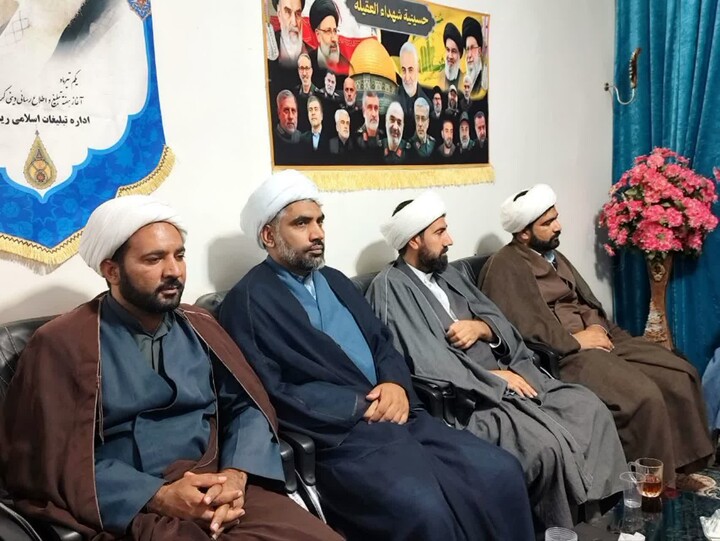 تصاویر/ نشست روحانیون و فعالان فرهنگی شهرستان های ریگان و گنبکی