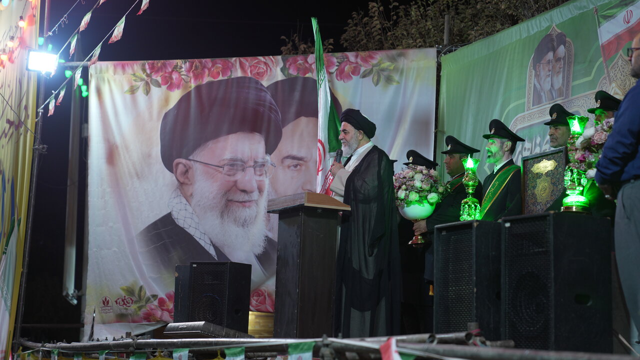 مقاومت و ایستادگی در برابر دشمن، آزمون امروز ملت ایران است